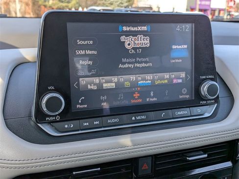 Used 2021 Nissan Rogue SV w/ Premium Package image 14