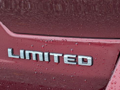 Used 2024 Jeep Grand Cherokee Limited AWD/4WD image 9