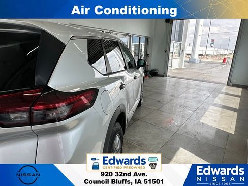 Used 2024 Nissan Rogue S AWD/4WD image 7