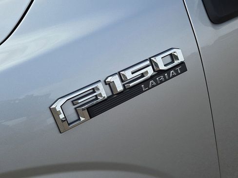 Used 2018 Ford F150 Lariat w/ Equipment Group 502A Luxury image 12