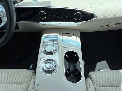 Certified 2023 Genesis GV70 2.5T w/ Select Package AWD/4WD image 18