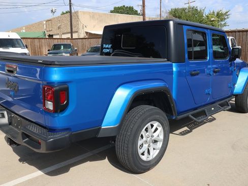 Used 2023 Jeep Gladiator Sport AWD/4WD image 5