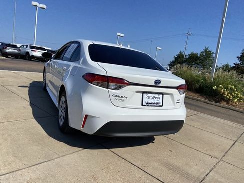Used 2025 Toyota Corolla LE FWD image 13