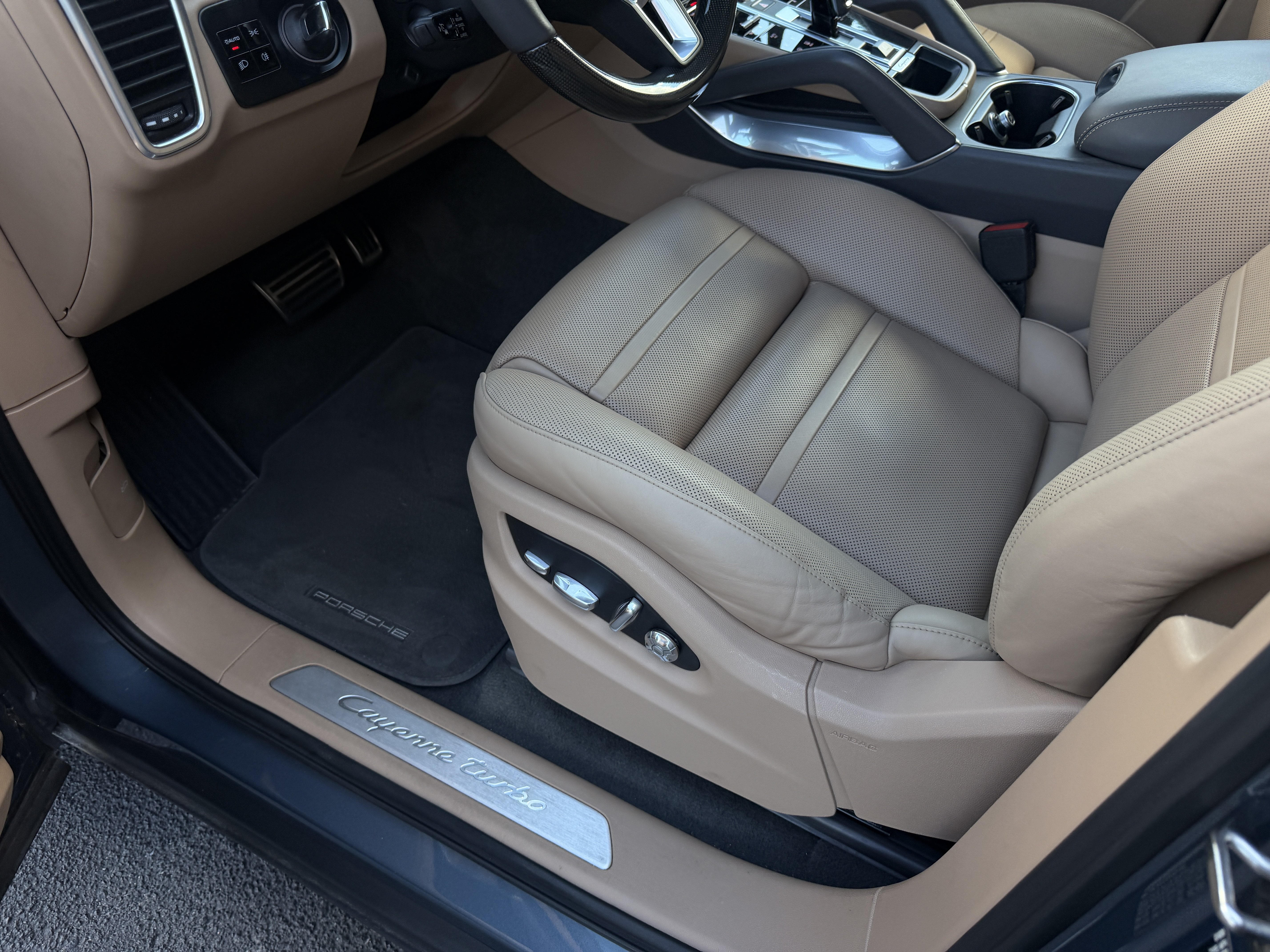 Used 2020 Porsche Cayenne Turbo AWD/4WD image 12