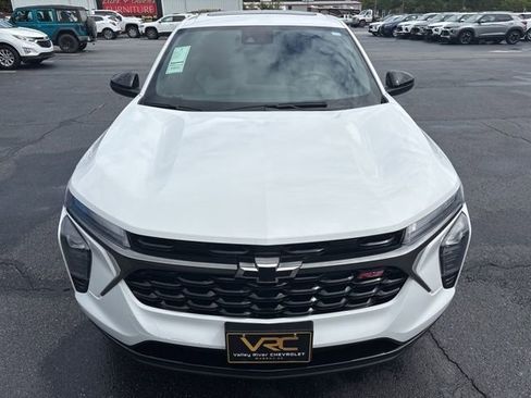 Used 2024 Chevrolet Trax RS w/ Sunroof Package image 9