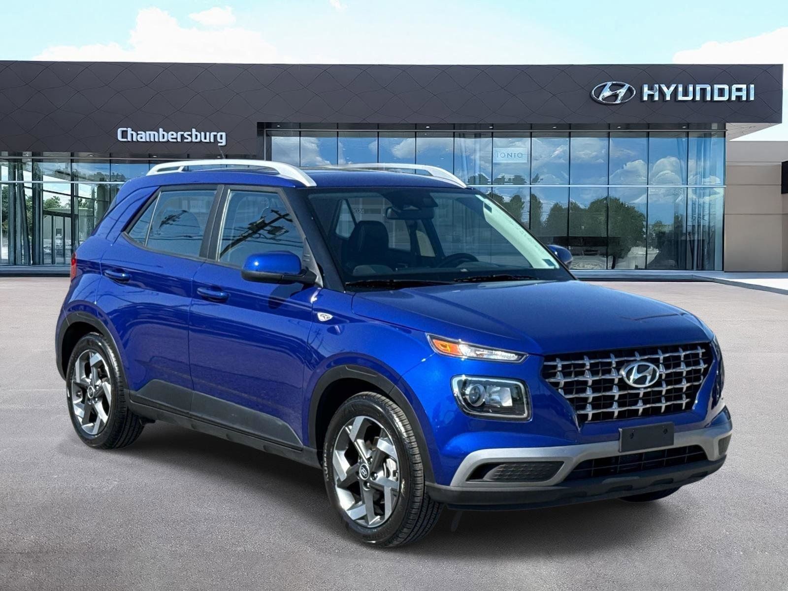 Used 2023 Hyundai Venue SEL w/ Cargo Package FWD image 1