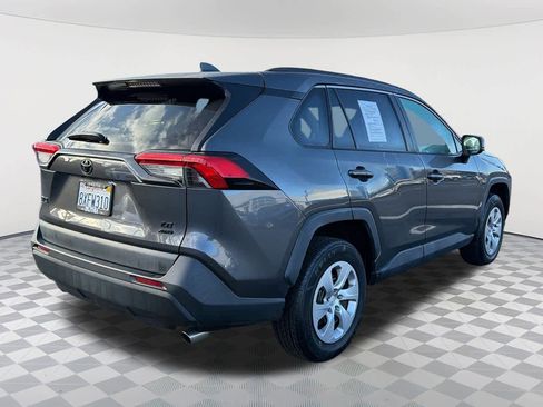 Used 2021 Toyota RAV4 LE image 5