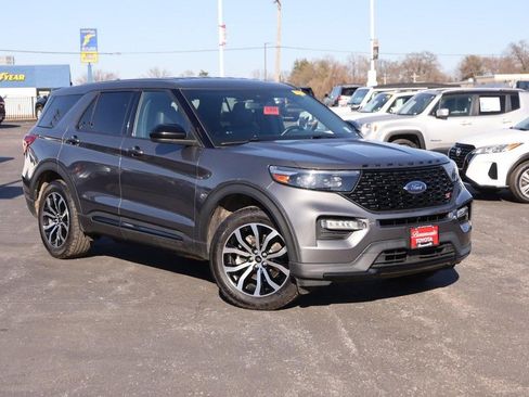 Used 2022 Ford Explorer ST image 2