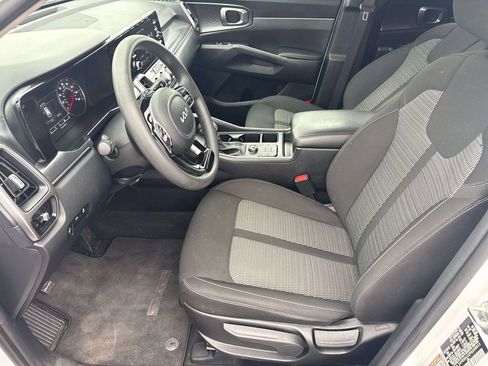 Used 2023 Kia Sorento LX image 11