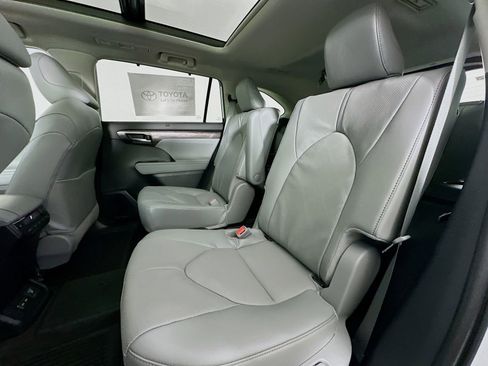 New 2026 Toyota Highlander Platinum image 26