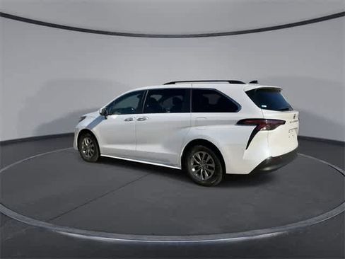 Certified 2023 Toyota Sienna XLE image 6