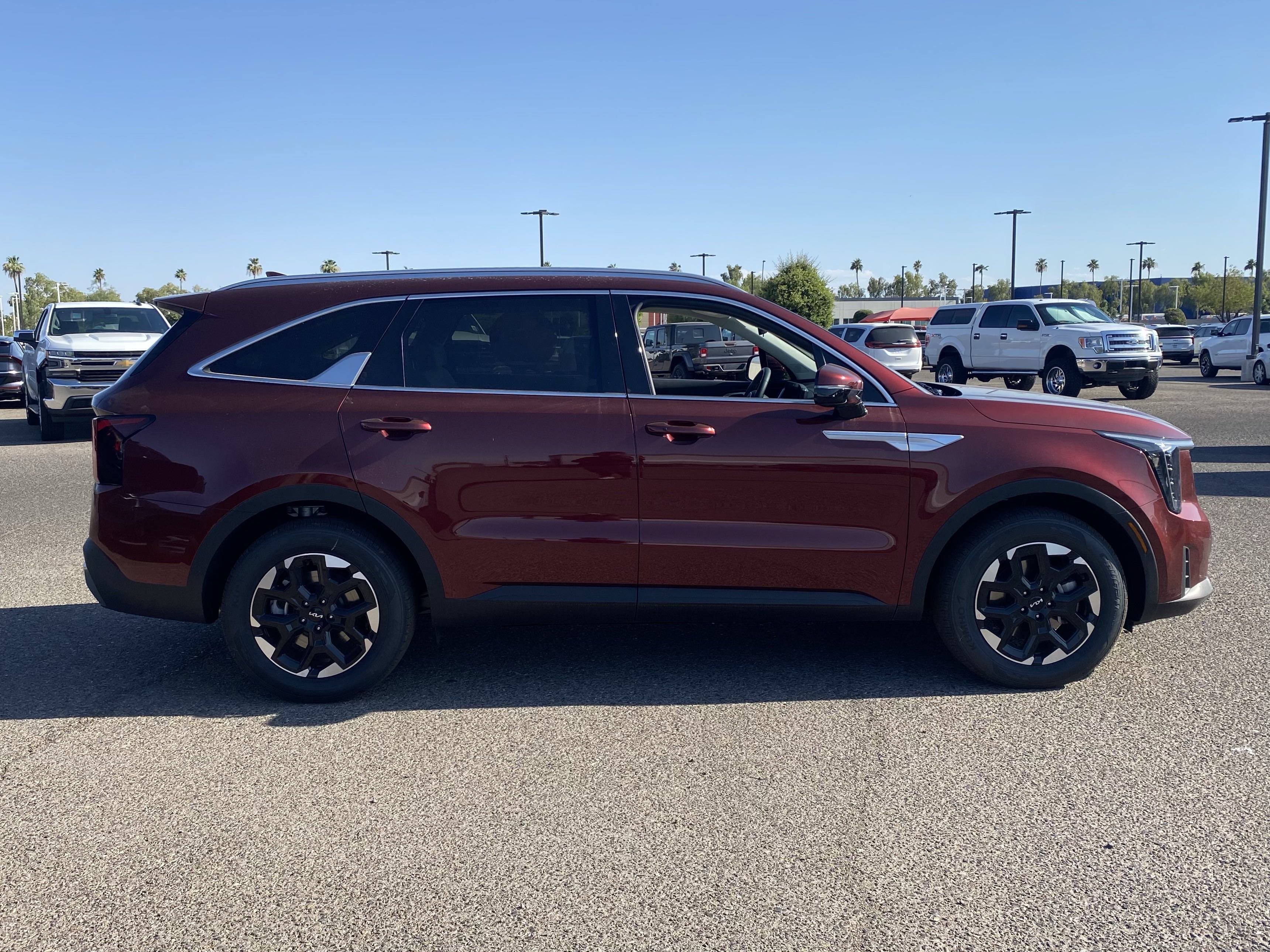 Certified 2025 Kia Sorento S FWD image 6