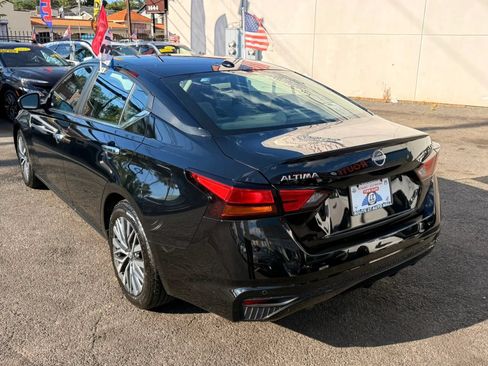 Used 2024 Nissan Altima 2.5 SV FWD image 5