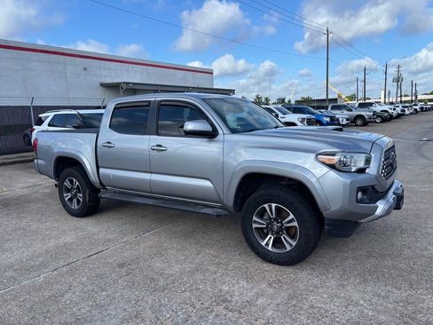 Used 2018 Toyota Tacoma TRD Sport RWD image 4