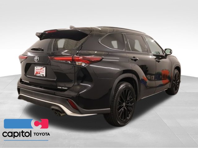 Used 2025 Toyota Highlander XSE AWD/4WD image 2