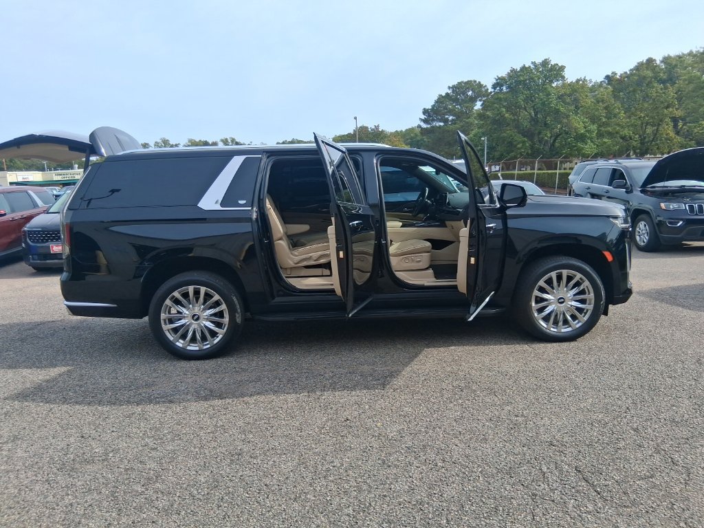 Used 2023 Cadillac Escalade ESV Premium Luxury AWD/4WD image 23