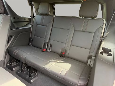 Used 2022 Chevrolet Tahoe RST w/ Sport Performance Package RWD image 33