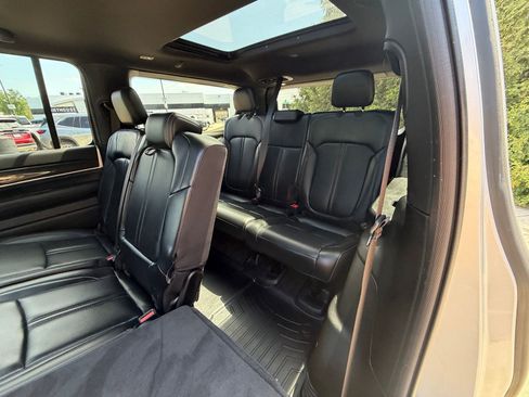 Used 2022 Jeep Wagoneer Series I w/ Premium Group I AWD/4WD image 28