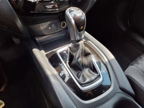 Used 2019 Nissan Rogue SV FWD image 16