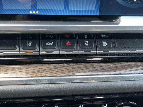 Used 2024 Chevrolet Silverado 2500 LT AWD/4WD image 27