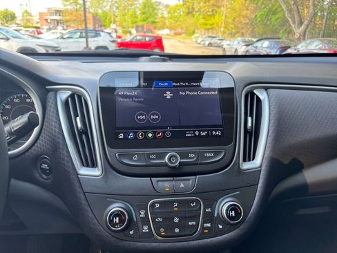 Used 2024 Chevrolet Malibu LT image 17