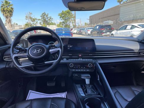 Used 2025 Hyundai Elantra Limited image 43