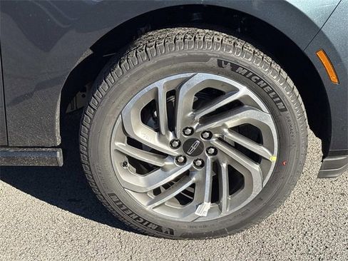 New 2025 Lincoln Navigator L Reserve image 9