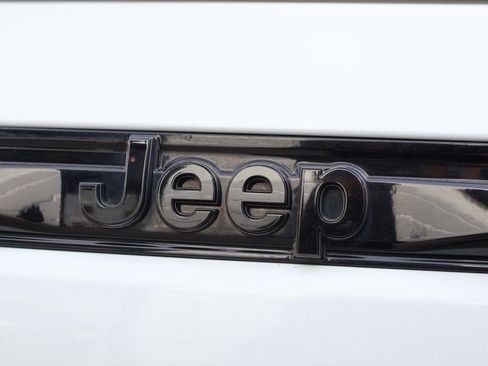 Used 2023 Jeep Grand Cherokee Altitude image 59