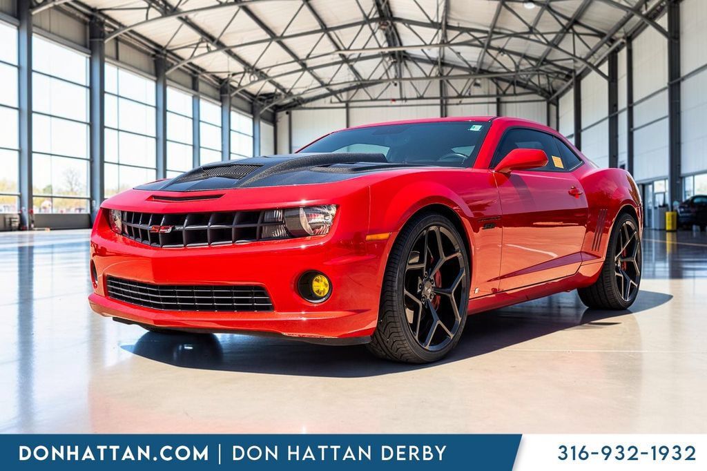 Used 2010 Chevrolet Camaro SS w/ White Stripe Package RWD image 2