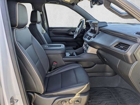 Used 2023 GMC Yukon SLT w/ SLT Luxury Package image 22