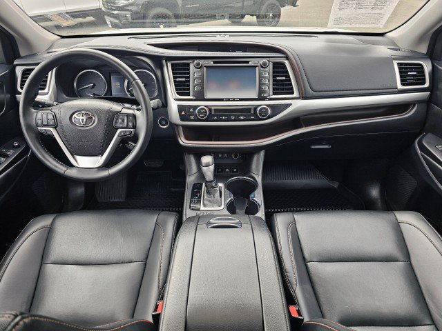 Used 2019 Toyota Highlander XLE AWD/4WD image 27