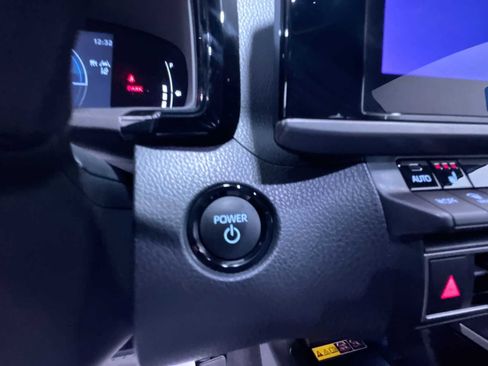 Used 2025 Toyota Camry SE image 17