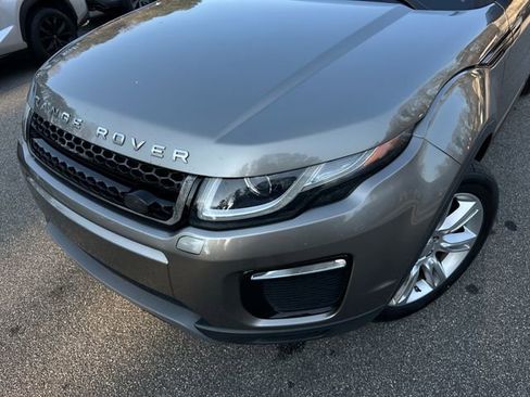 Used 2019 Land Rover Range Rover Evoque SE Premium image 9