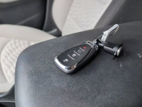 Used 2020 Chevrolet Equinox LS w/ LS Convenience Package AWD/4WD image 29