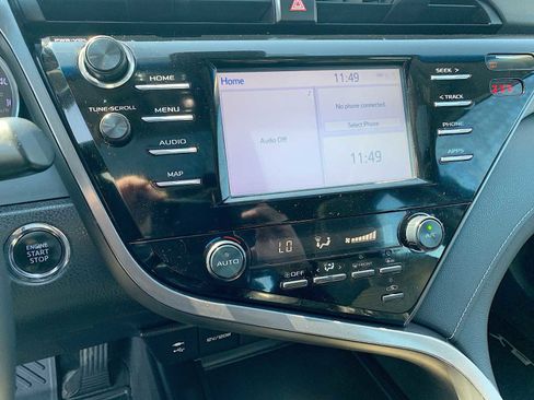 Used 2019 Toyota Camry SE w/ Convenience Package image 13