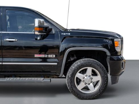 Used 2017 GMC Sierra 2500 SLT w/ All Terrain HD Package AWD/4WD image 7