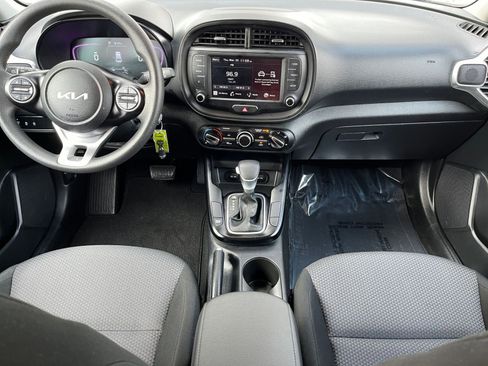 Used 2025 Kia Soul LX w/ LX Technology Package image 29