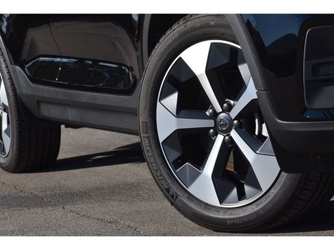 Certified 2025 Volvo XC40 B5 Core w/ Protection Package Premier image 9