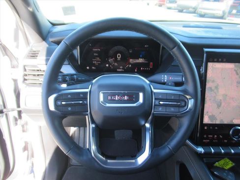 Used 2025 GMC Acadia Elevation image 17