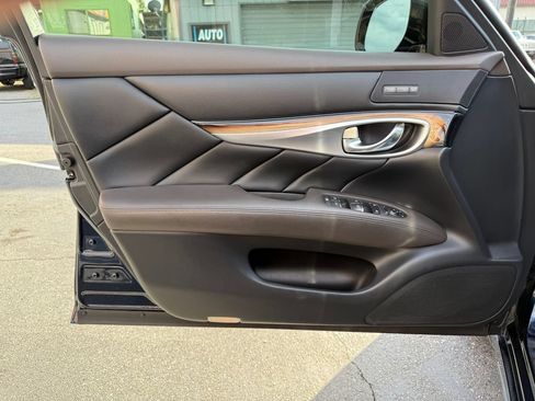 Used 2016 INFINITI Q70 L 3.7 w/ Deluxe Touring Package AWD/4WD image 11