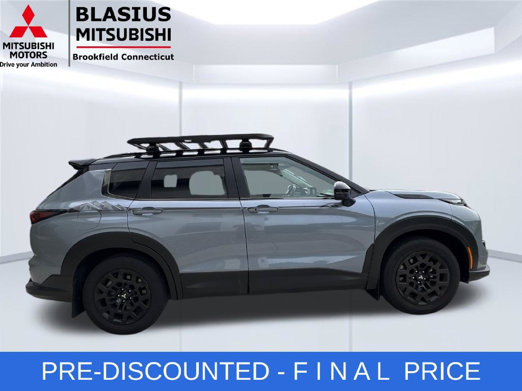 Used 2025 Mitsubishi Outlander AWD image 7