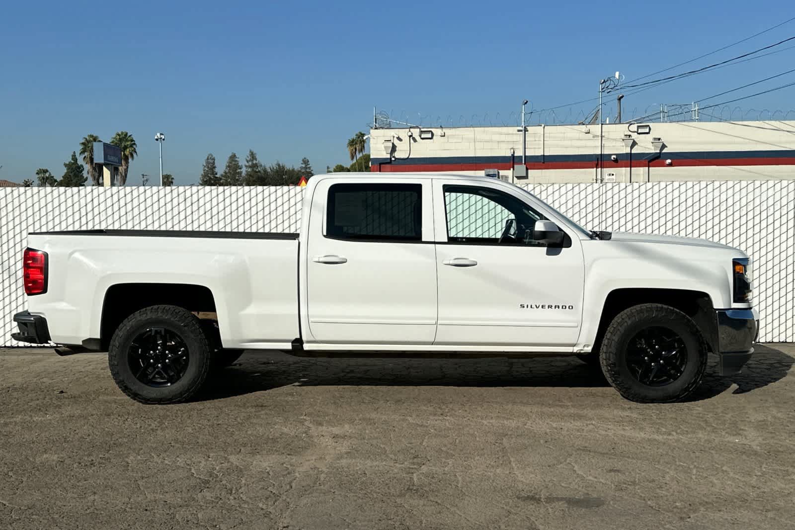 Used 2018 Chevrolet Silverado 1500 LT w/ LT Fleet Convenience Package AWD/4WD image 9