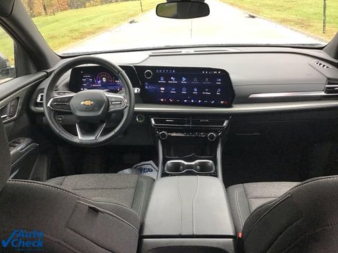 Used 2025 Chevrolet Traverse LT image 22