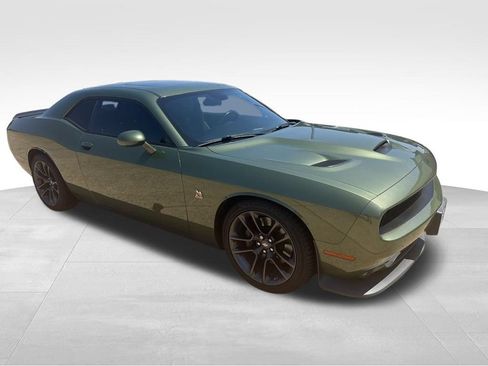 Used 2022 Dodge Challenger R/T Scat Pack w/ Plus Package RWD image 2