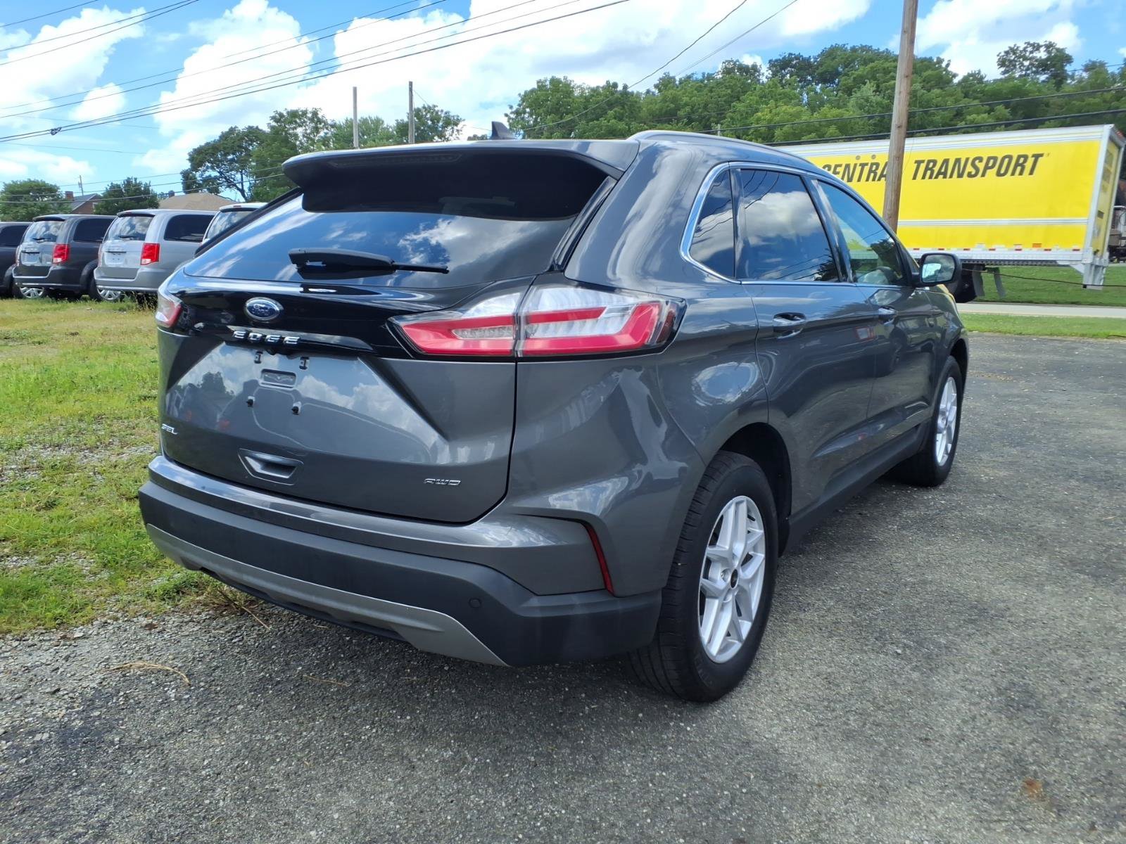 Used 2023 Ford Edge SEL w/ Convenience Package AWD/4WD image 3