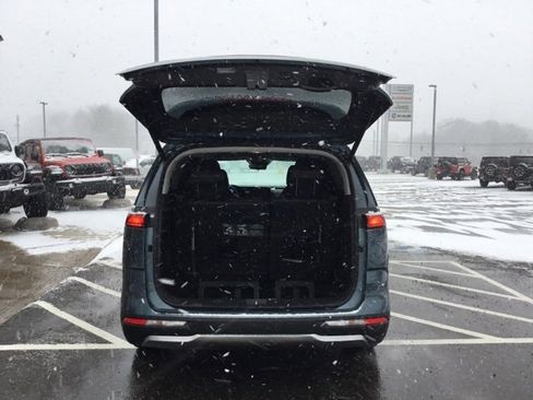 Used 2024 Kia Carnival SX image 9