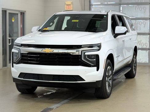 Used 2025 Chevrolet Suburban LS AWD/4WD image 3