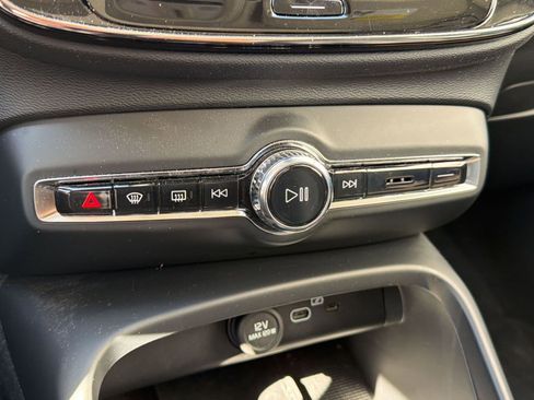 Used 2023 Volvo XC40 B5 Ultimate w/ Protection Package Premier image 19