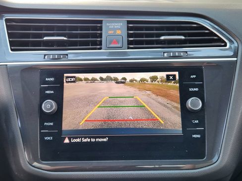 Used 2021 Volkswagen Tiguan SE w/ Panoramic Sunroof Package AWD/4WD image 12