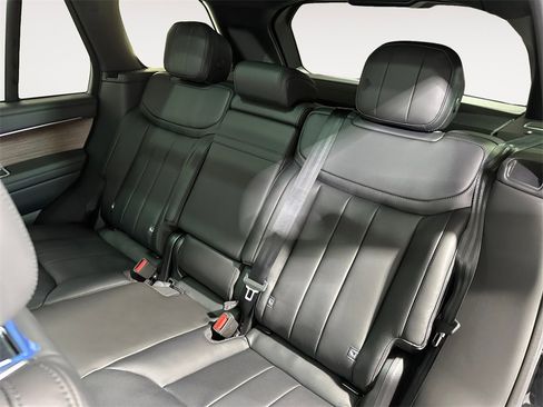 New 2025 Land Rover Range Rover SE image 12